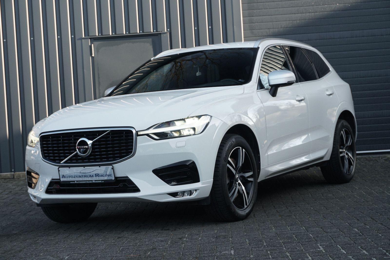 Volvo XC60 R-Design AWD 360° SHZ AHK LED NAV Harman Ka foto 3