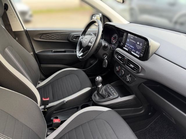 Fahrzeugabbildung Hyundai i10 1.2 Trend +CARPLAY+KLIMA+SHZ+RADIO+TEMPOMAT+