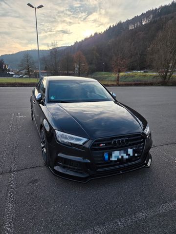 AUDI S3 TFSI S tronic quattro -