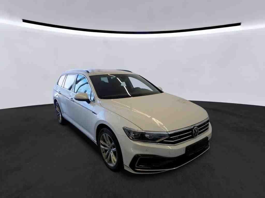 Volkswagen Passat Variant GTE/NAVIKAMERA/TEMPOMAT/CARPLAY