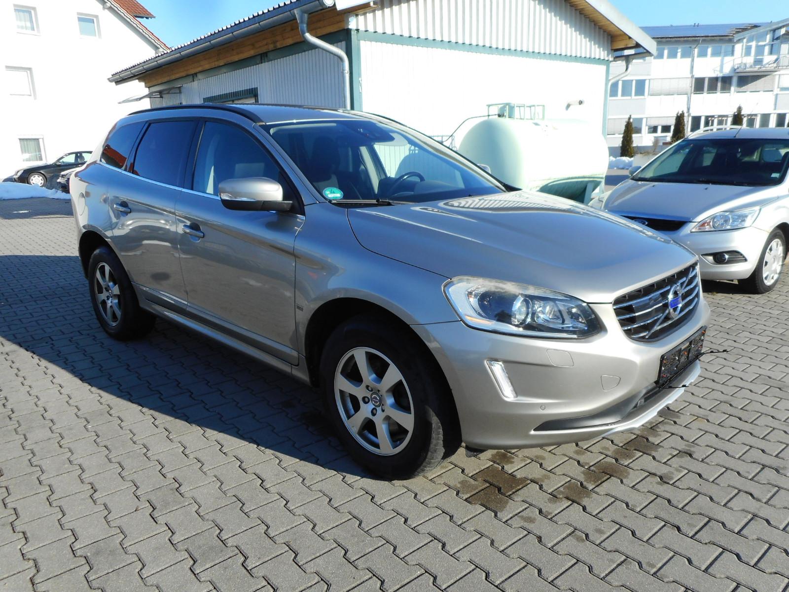 Volvo XC60 Momentum AWD AHK Navi PDC