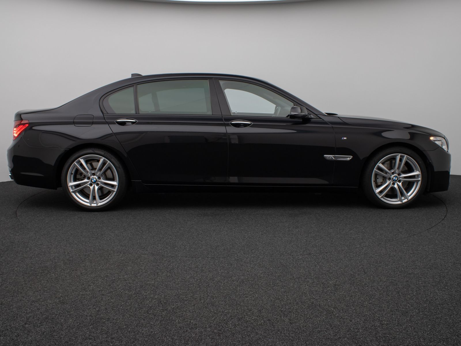 Fahrzeugabbildung BMW 760 Li M Sport Glasdach B&O HUD SoftCl NightVisi