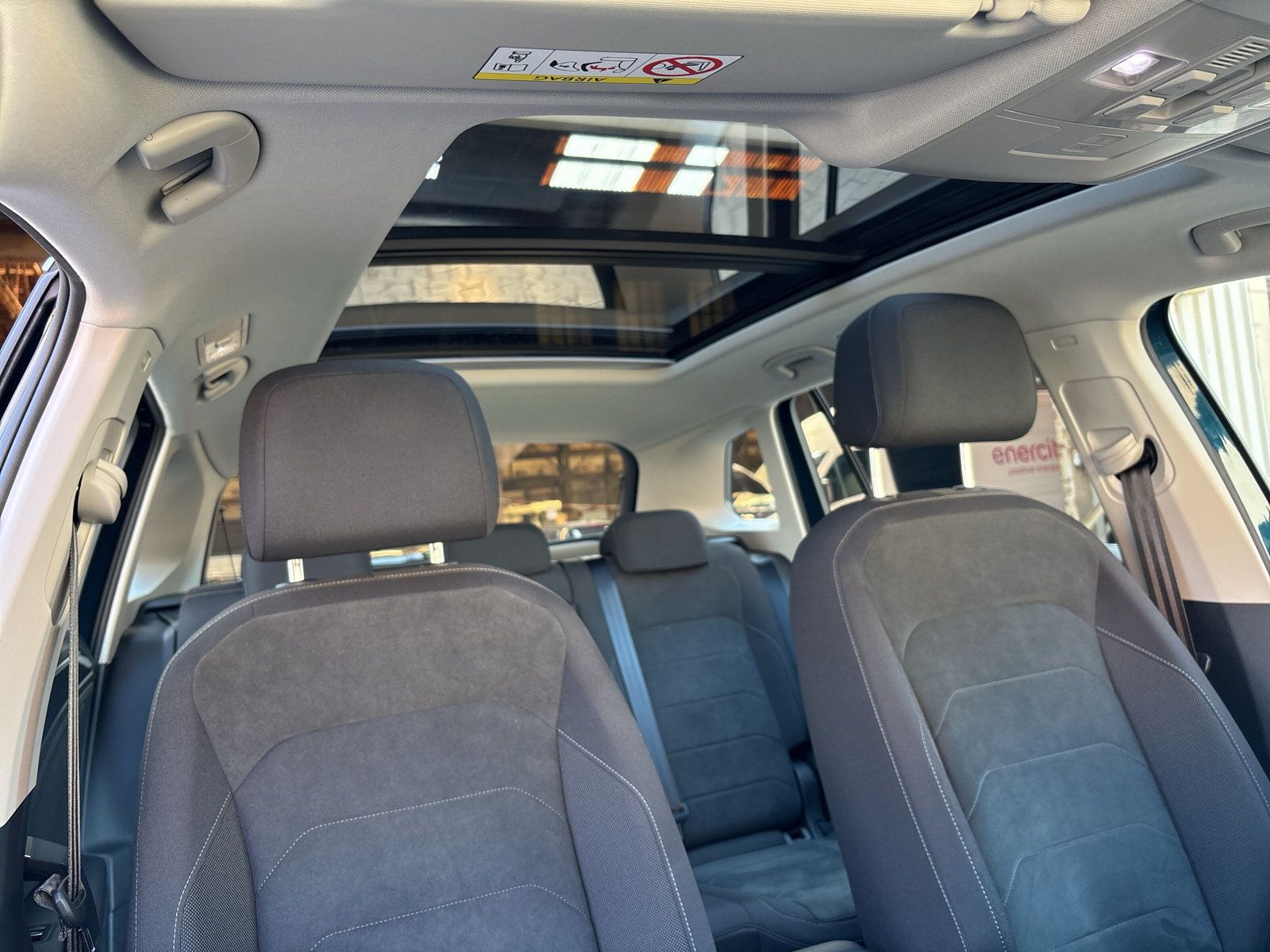 Fahrzeugabbildung Volkswagen Tiguan 2.0 TSI 4Motion Elegance PANO Keyless PDC