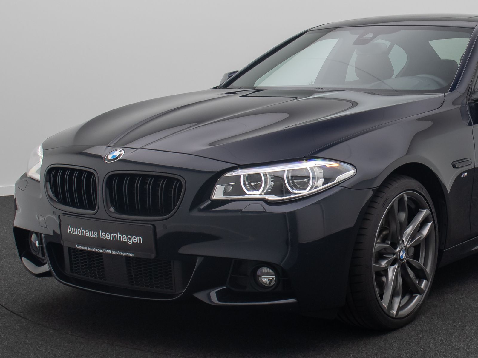 Fahrzeugabbildung BMW 550i xD M Sport HUD H/K Kamera GSD SoftCl 20Zoll