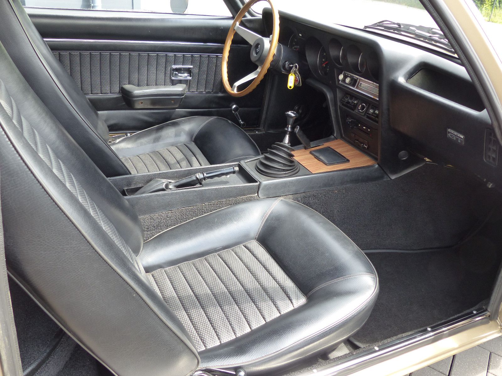 Fahrzeugabbildung Opel GT 1900 A L