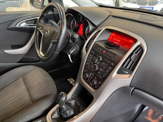 MYAUTOCENTER – Gebraucht- und Jahreswagen mit Werkstattservice in Pfaffenhofen Opel Astra J Sports Tourer Design Edition *PDC*Klima*