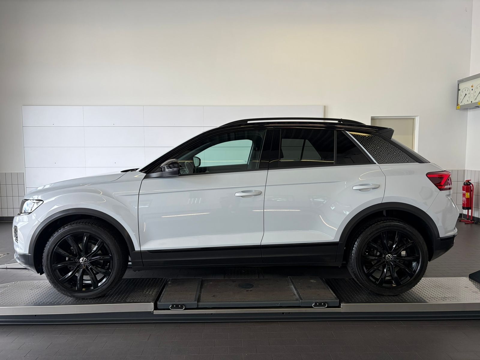 Fahrzeugabbildung Volkswagen T-Roc Sport 1.5 TSI DSG *BlackStyle,LED,ACC,Navi