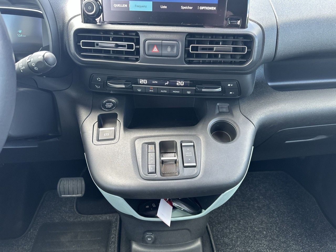 Fahrzeugabbildung Citroën Berlingo Feel Elektromotor M-Cam*StHz*AHK* - mit KI generiert/bearbeitet