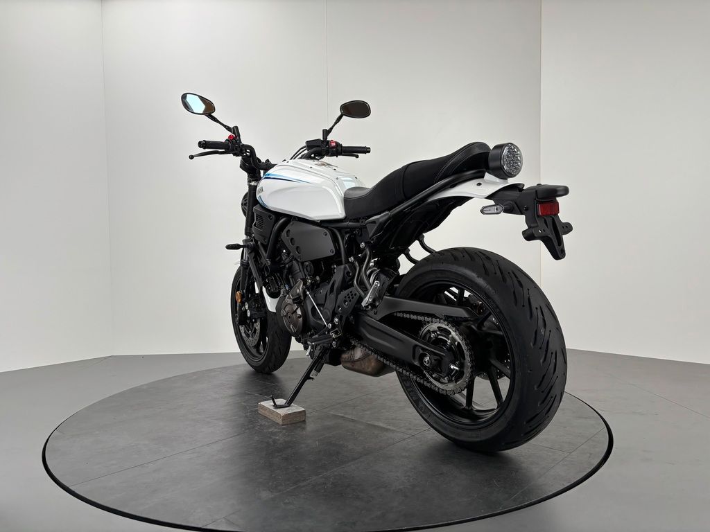 Fahrzeugabbildung Yamaha XSR 700 *SERVICE NEU *1. HAND *SCHECKHEFT