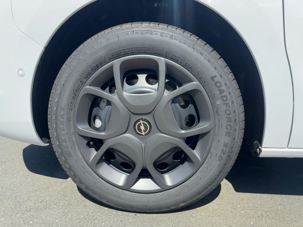 Fahrzeugabbildung Opel Vivaro erhöhte Nutzlast M Laderaumboden und Seit