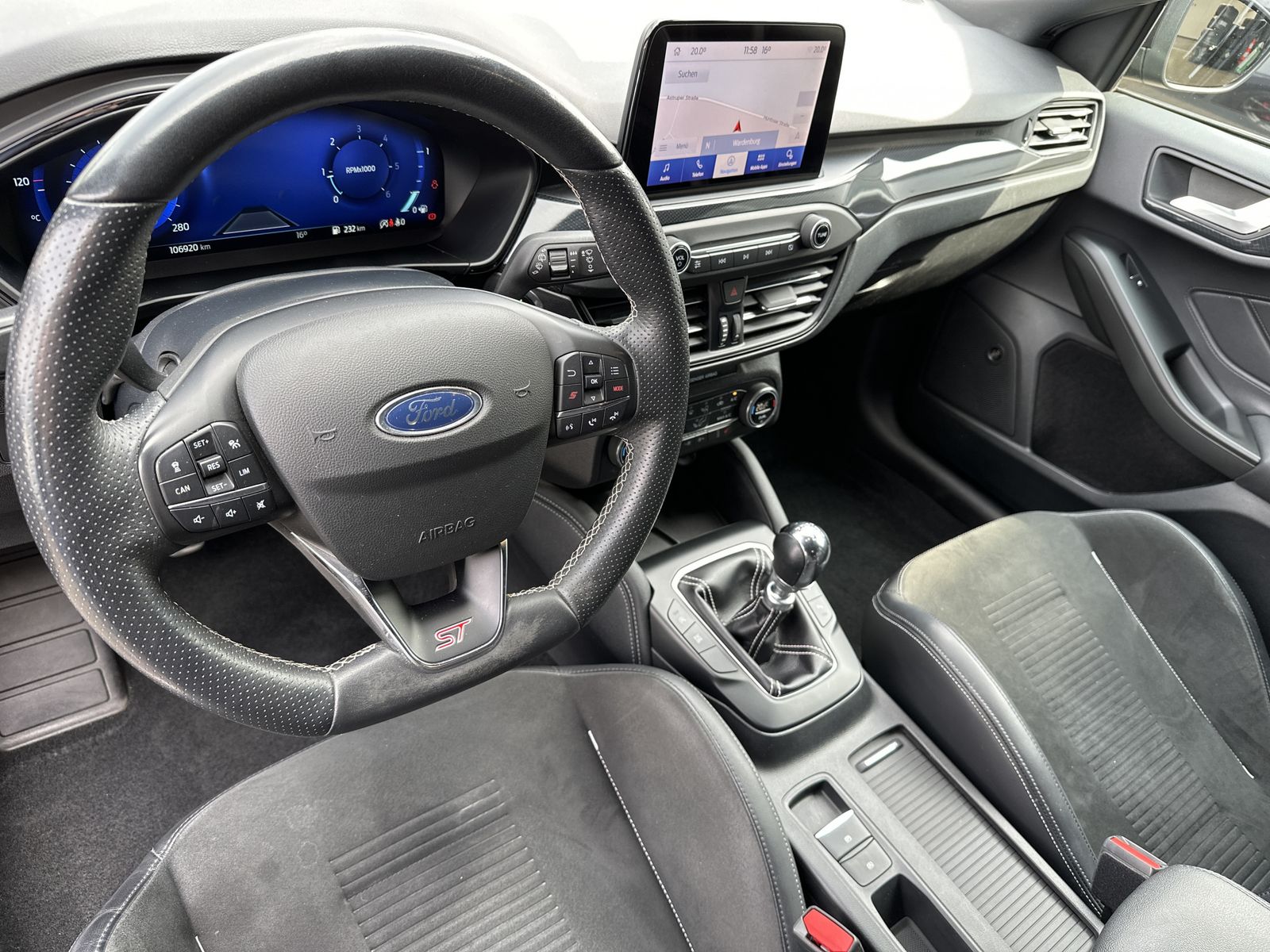 Fahrzeugabbildung Ford Focus Turnier 2.0 EB ST NAV+LED+ACC+AHK+KAM+19ZO