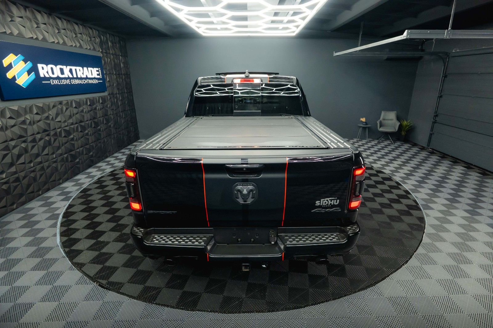 Fahrzeugabbildung Dodge RAM 5.7 V8 HEMI 4x4 NIGHT LARAMIE *Pano*RAMBOX*