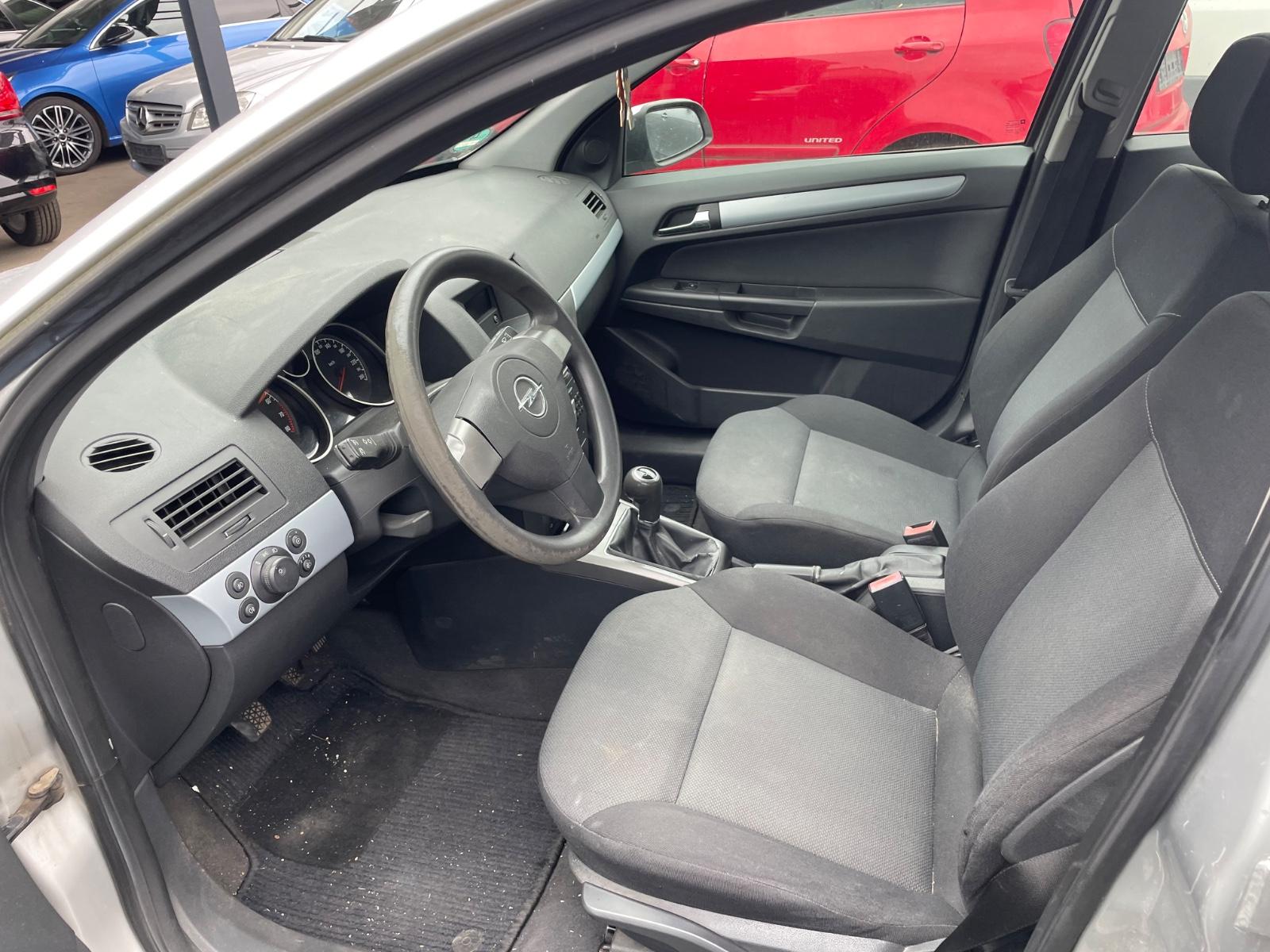 Opel Astra 2006 — photo 11
