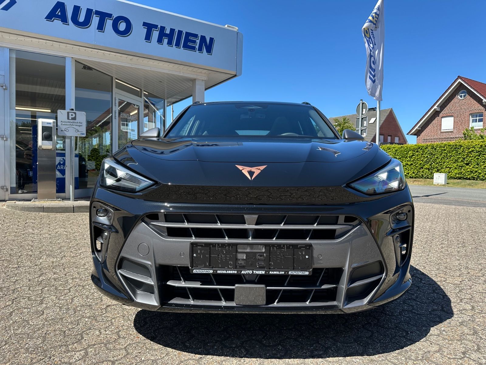 Fahrzeugabbildung CUPRA Terramar 1.5 eTSI DSG Navi/Pano/ACC/LED/AHK/GJR