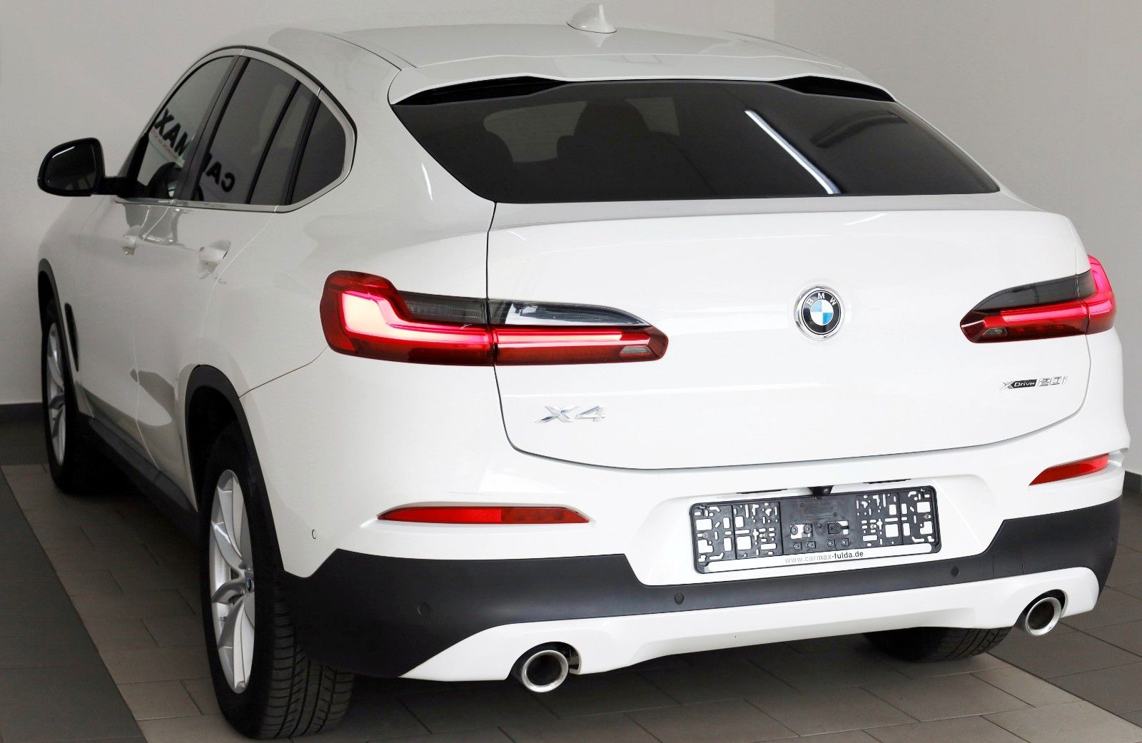 Fahrzeugabbildung BMW X4 xDrive 20 i Advantage,Leder,Navi,Kamera,LED