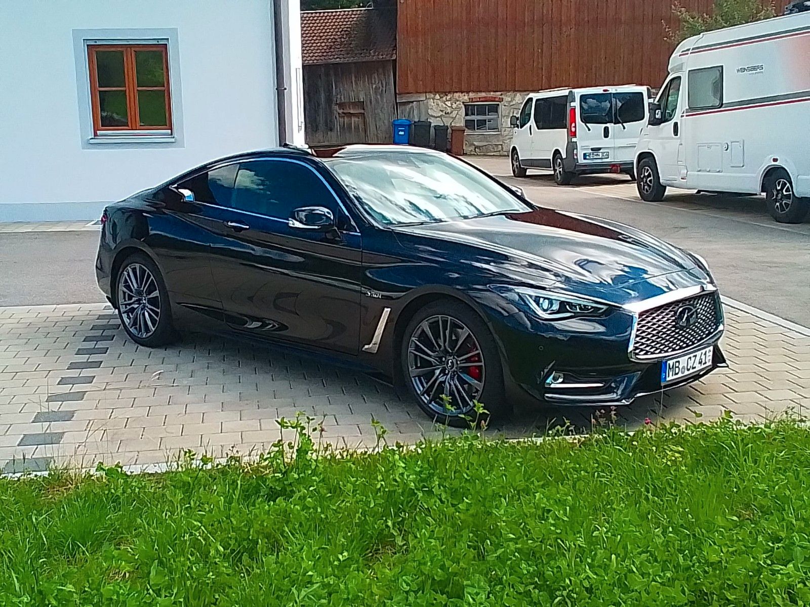 INFINITI Q60