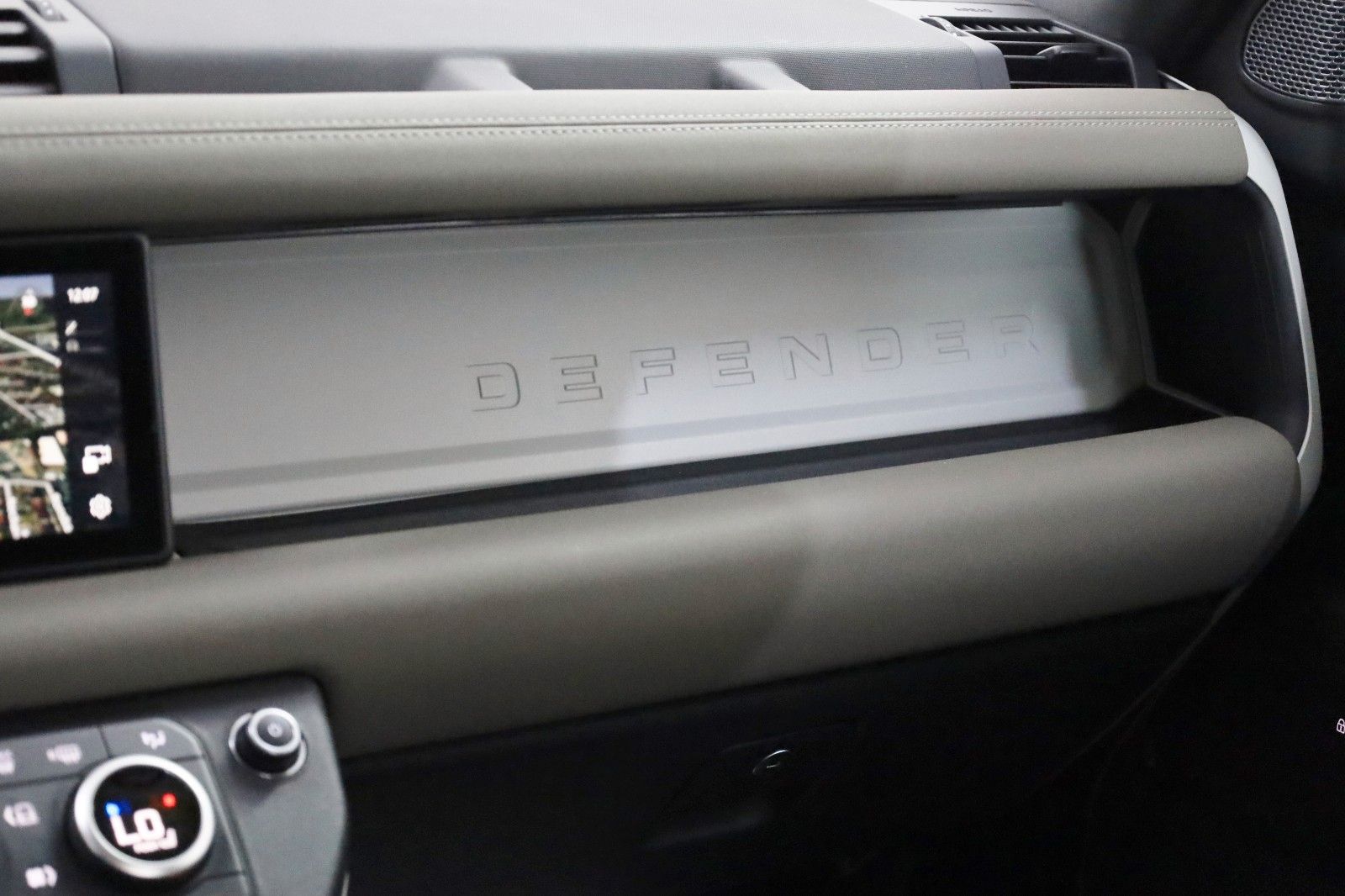 Fahrzeugabbildung Land Rover Defender 90 S,Leder,Navi,Standhzg,Winter-Pak,AHK