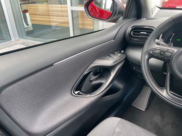 Toyota Yaris 1.5 Hybrid Teamplayer *2xPDC*BLIS*SHZ*