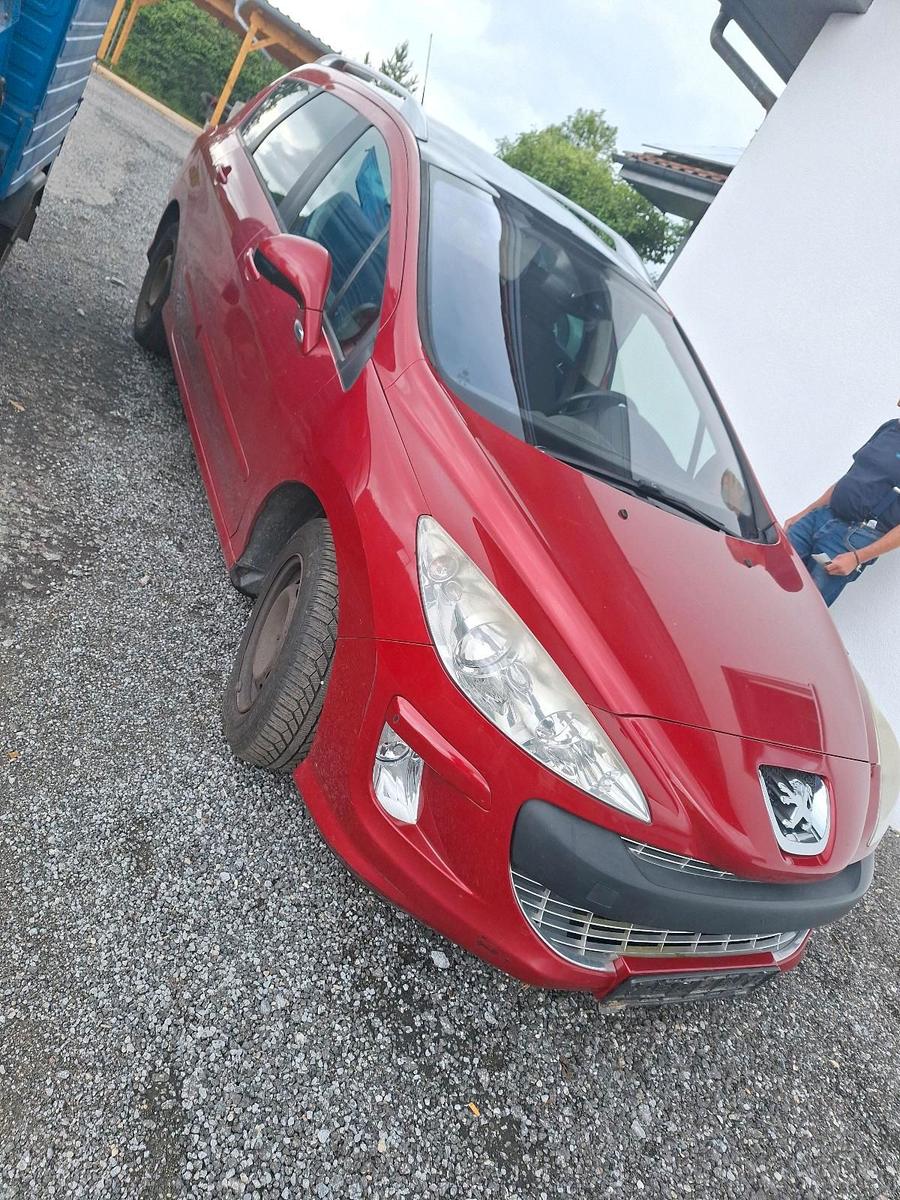 Peugeot 308 2009 — вигляд ззаду