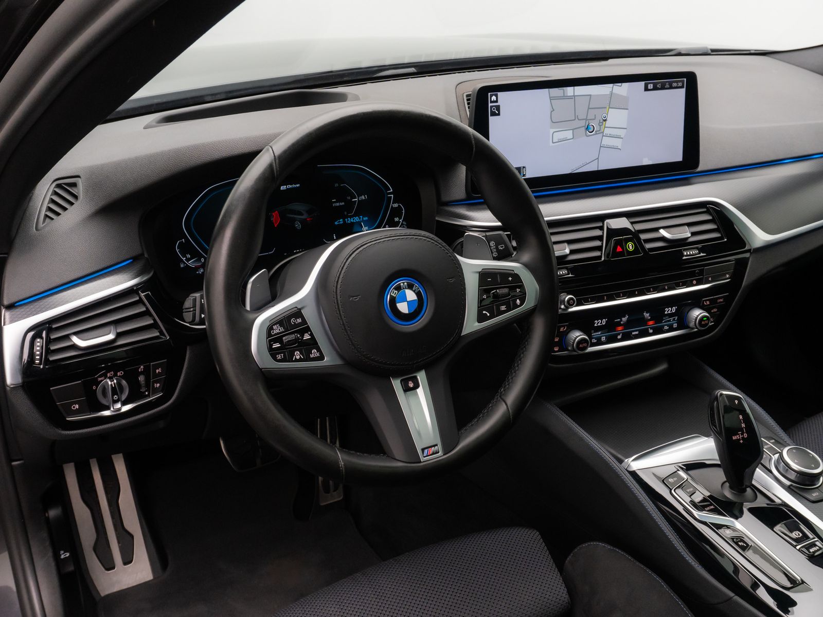 Fahrzeugabbildung BMW 530e M Sport Laser DAB HiFi HUD DispKey Panorama