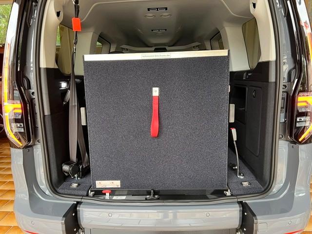Volkswagen Caddy Maxi Style Rollstuhlrampe Kam digCo LED