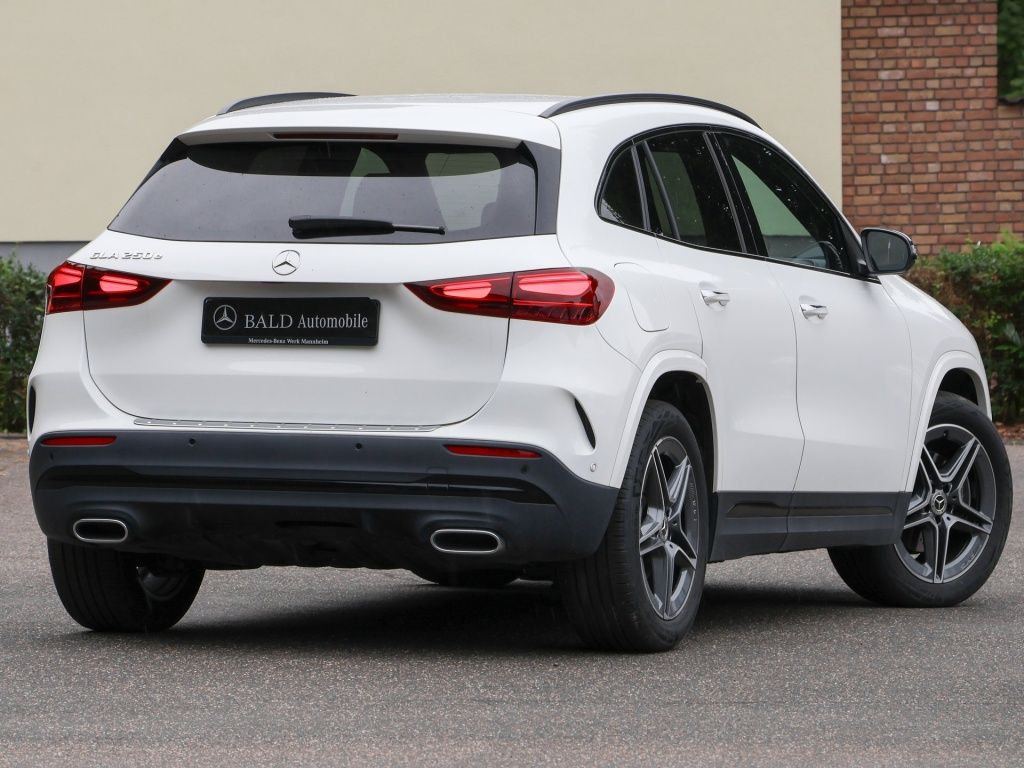 Mercedes-Benz GLA 250 e AMG-Sport AHK Distr 360 Night Ambi 19' foto 3