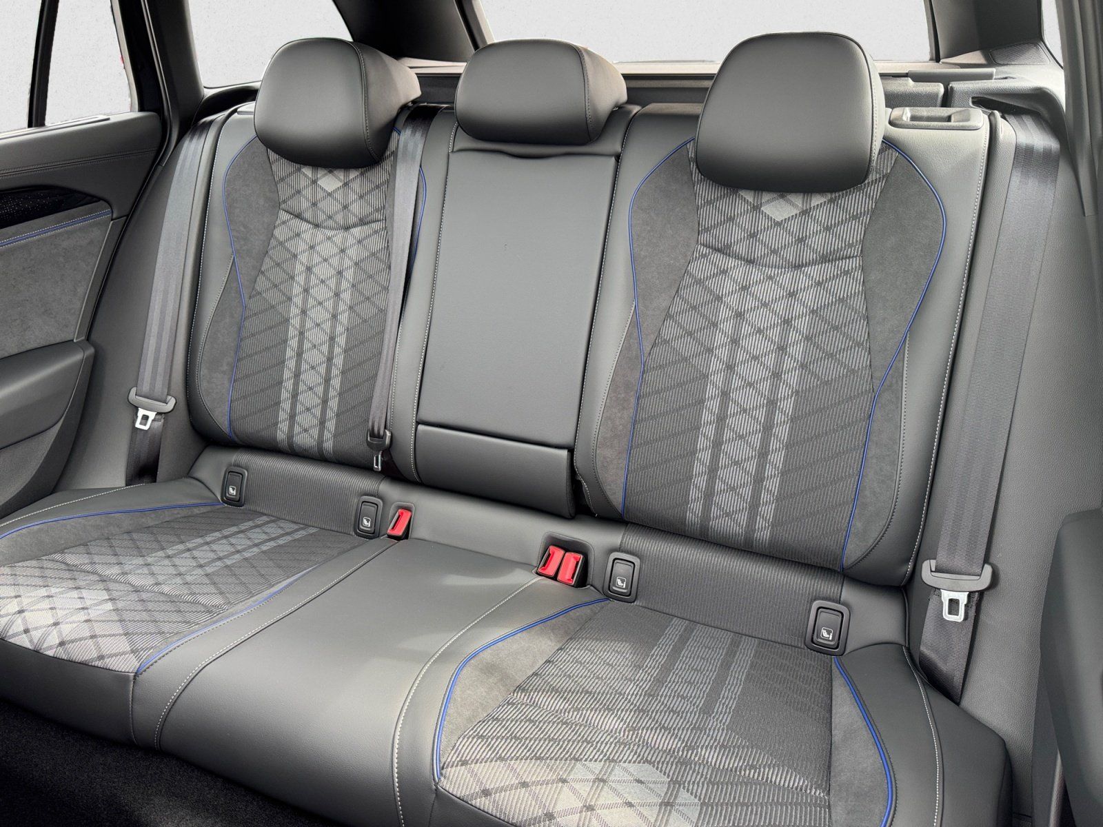 Volkswagen Passat Variant - Bild 10