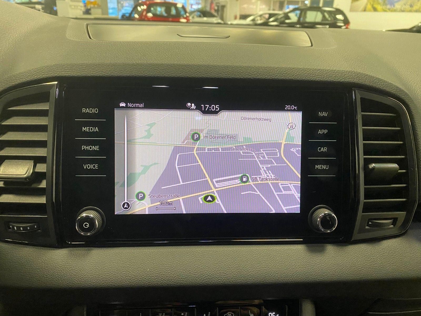 Fahrzeugabbildung SKODA Karoq 1.5 TSI DSG Sportline+NAVI+MATRIX+ACC+18"+
