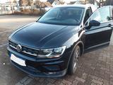 Volkswagen Tiguan 1.4 TSI 92kW SOUND schwarz met