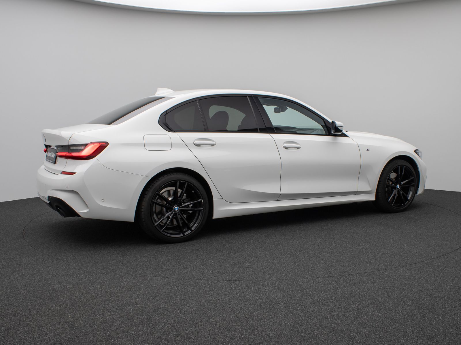 Fahrzeugabbildung BMW 320e M Sport Kamer Laser HUD DAB H/K Komfort 19"