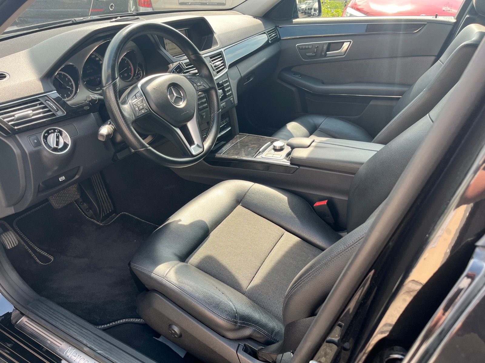 Fahrzeugabbildung Mercedes-Benz E 300 CDI Aut. AVANTGARDE Navi Xenon Leder AHK
