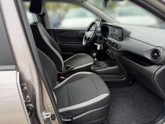 Fahrzeugabbildung Hyundai i10 1.0 Select +RADIO+TEMPOMAT+SHZ+KLIMA+UVM+