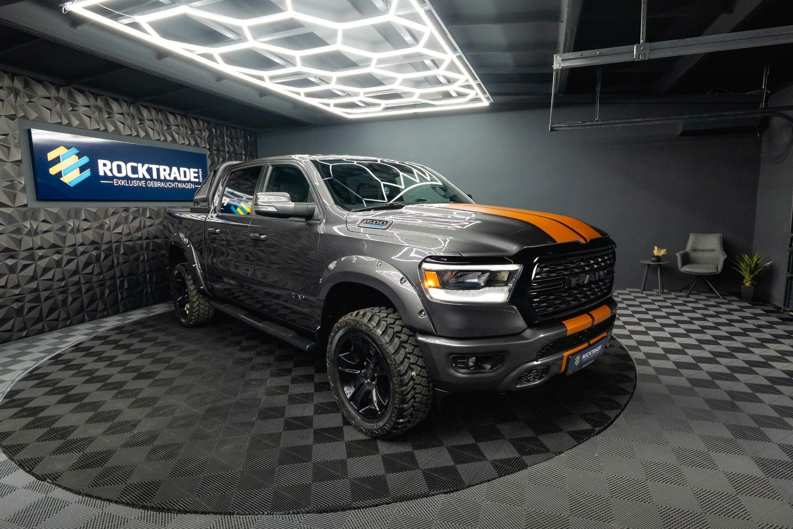 Fahrzeugabbildung Dodge RAM 5.7 V8 HEMI 4x4 OFFROAD Night-Paket *LED*19%