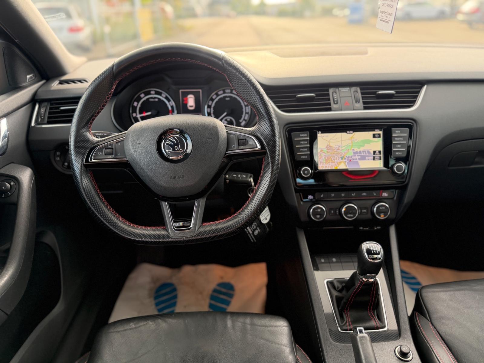 SKODA OCTAVIA COMBI RS 220 ch BVM - 1ère MAIN - CUIR - HIFI - 193000 km