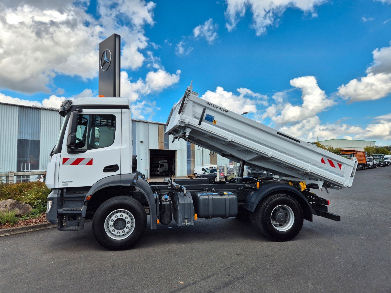 Fahrzeugabbildung Mercedes-Benz Arocs 1935 K 4x2 Meiller AHK Navi PPC Klima