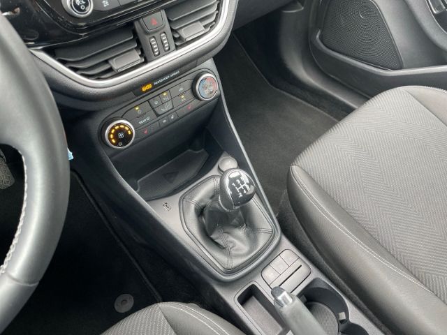 Fahrzeugabbildung Ford Fiesta 1.1 Cool & Connect Sitzheizung, DAB, Temp