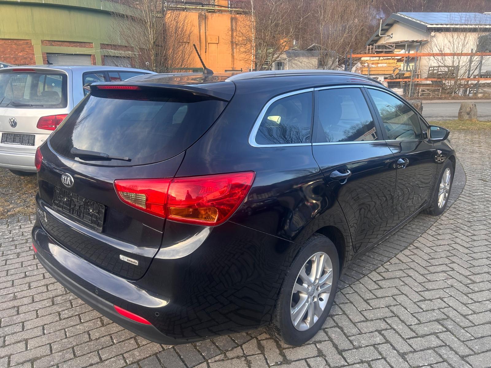 Kia cee'd 2014 — engine 1.582 cm³, 128 HP (94kW)