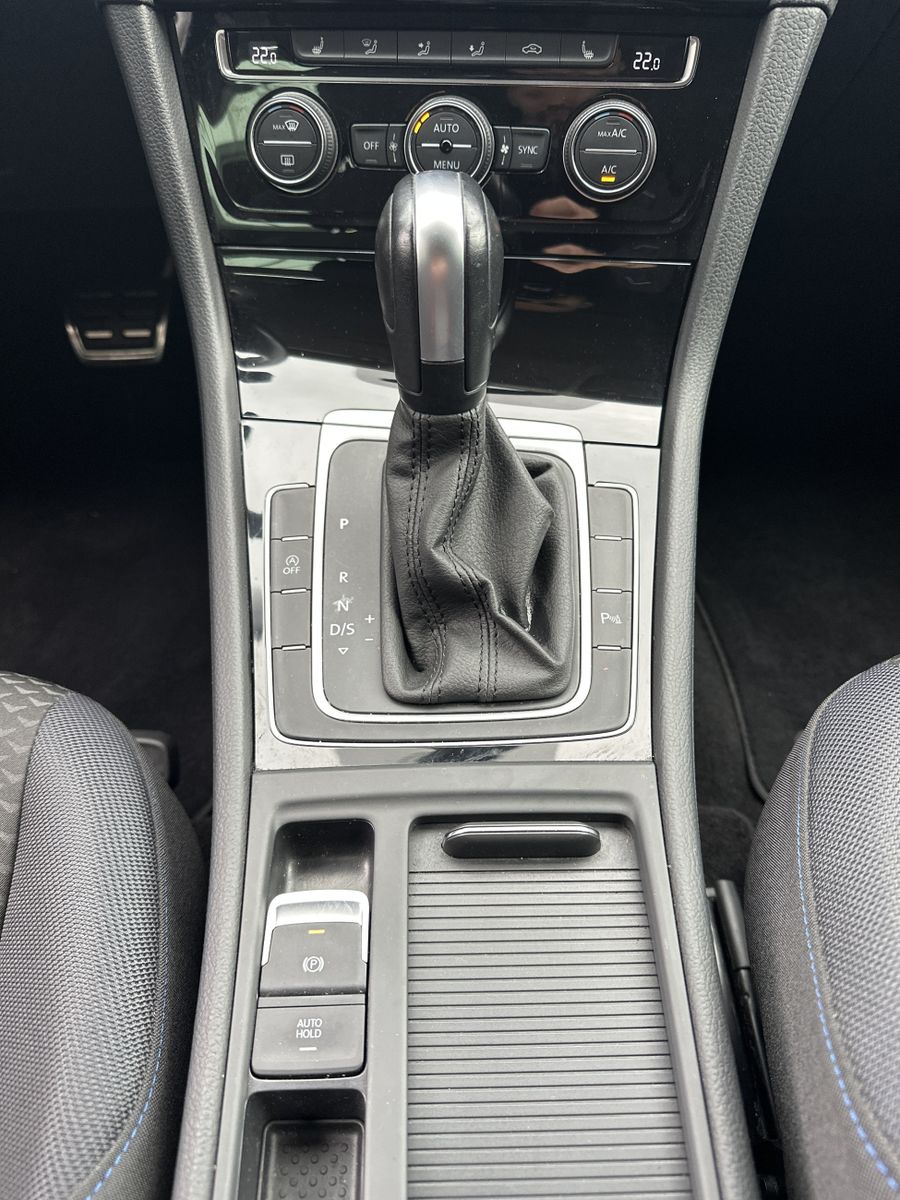 Fahrzeugabbildung Volkswagen Golf Variant 2.0 TDI DSG United NAV+ACC+CARPLAY