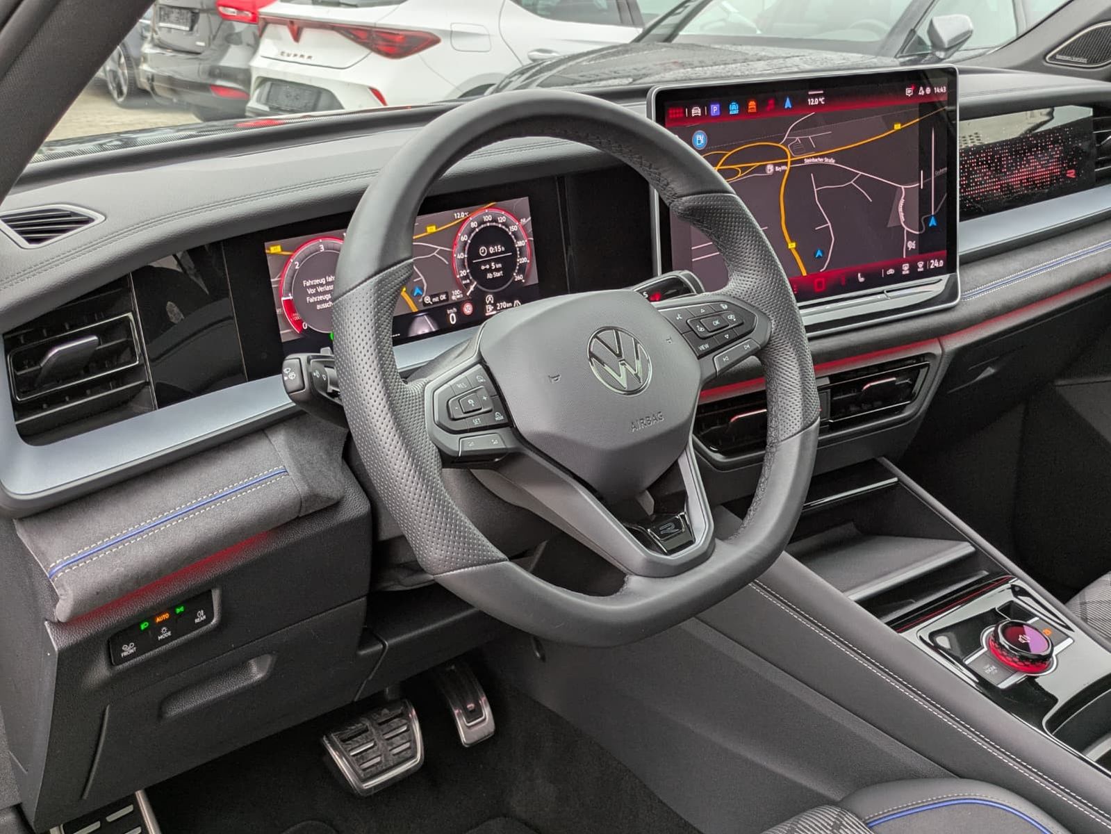 Fahrzeugabbildung Volkswagen Tayron 2.0 TDI 4M R-Line BLACK*7Si*MATRIX*PANO