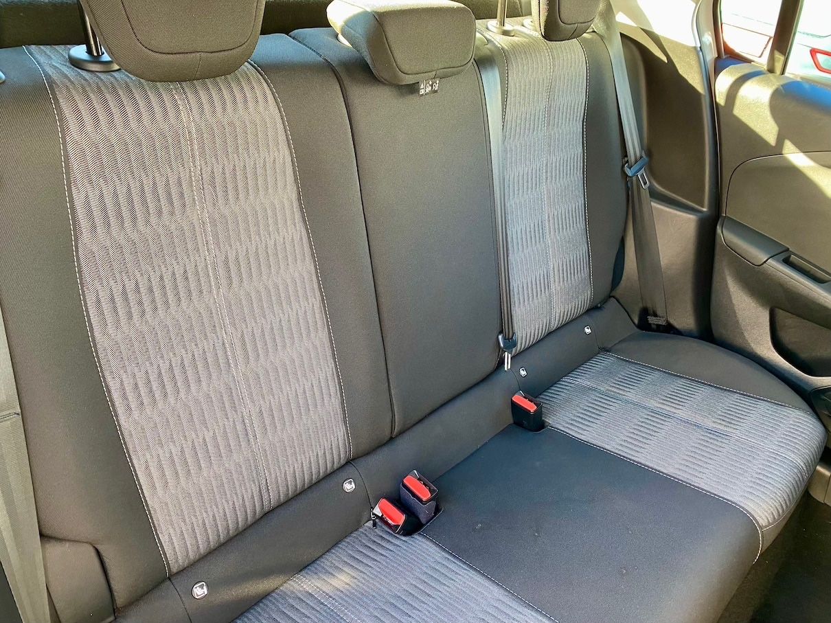 Fahrzeugabbildung Opel Corsa 1.2 Edition KLIMA SHZ GZJR NAVI CARPLAY