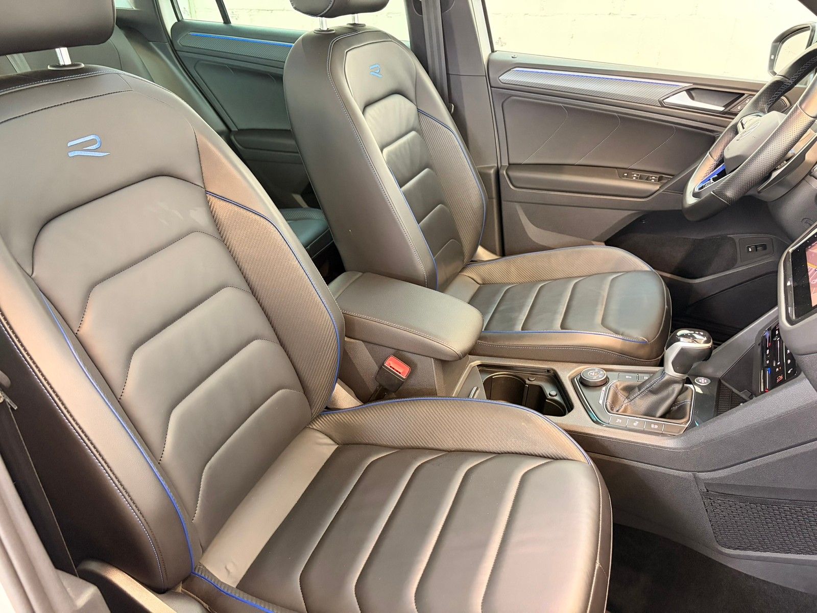Fahrzeugabbildung Volkswagen Tiguan R 2,0 TSI DSG 4-Motion +AHK + Navi +Leder