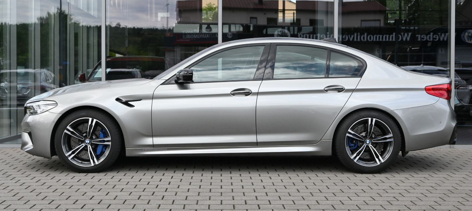 Fahrzeugabbildung BMW M5 xDrive °Driving Assistant Plus°HARMAN°M-SITZ°