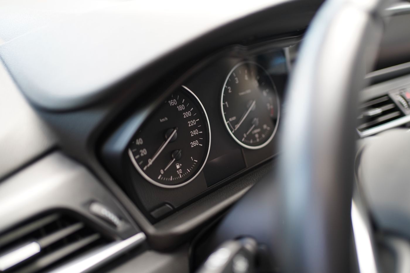 Fahrzeugabbildung BMW 218i Active Tourer Advantage KlimaA+LED+Navi+PDC