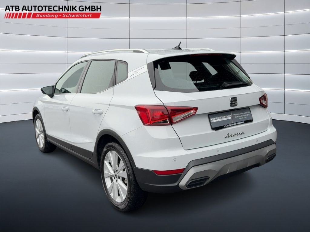 Fahrzeugabbildung SEAT Arona Xperience  ALLWETTER  Navigation