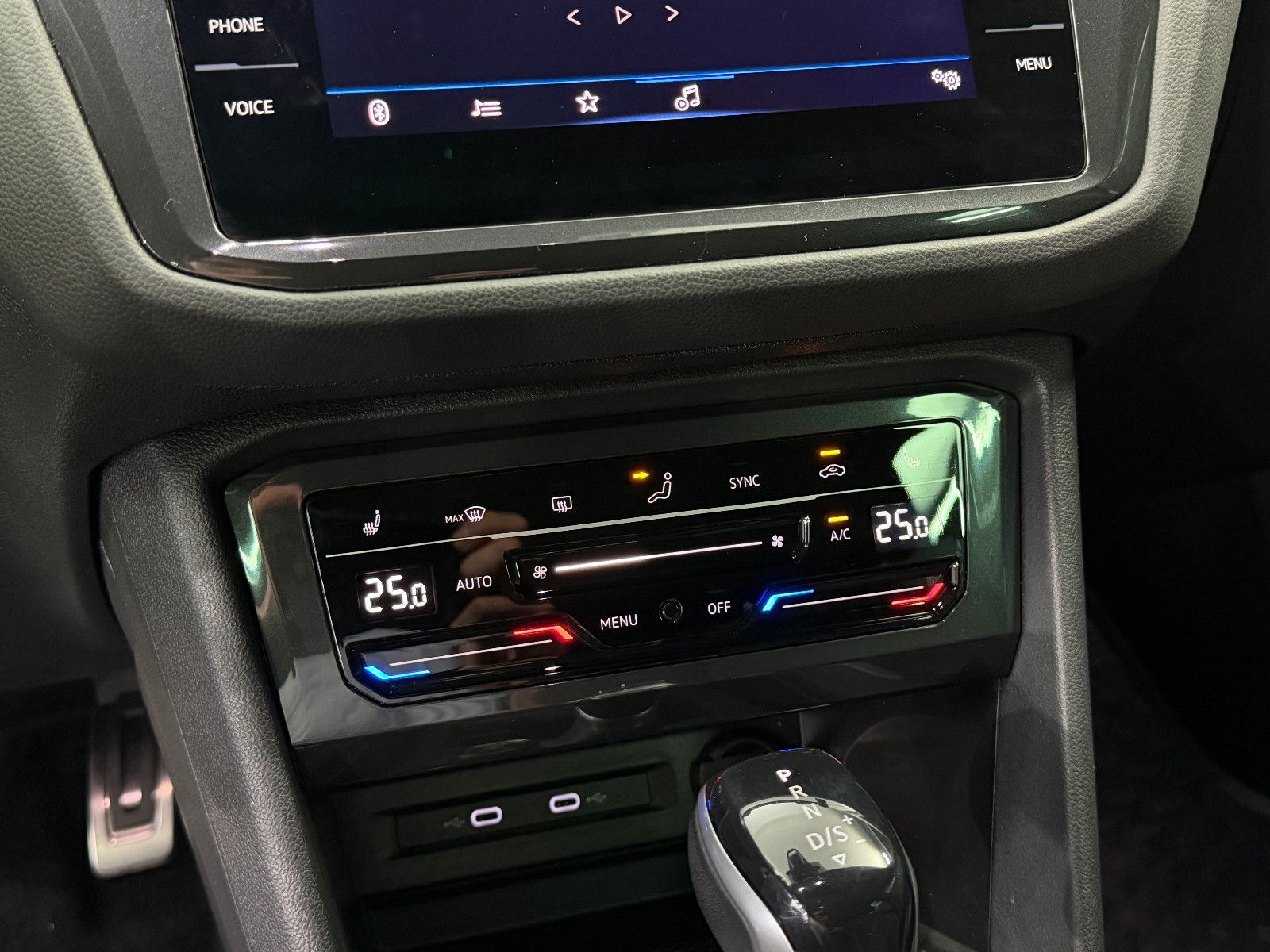 Fahrzeugabbildung Volkswagen Tiguan R-Line 4Motion|PANORAMA|360°-KAMERA|ACC