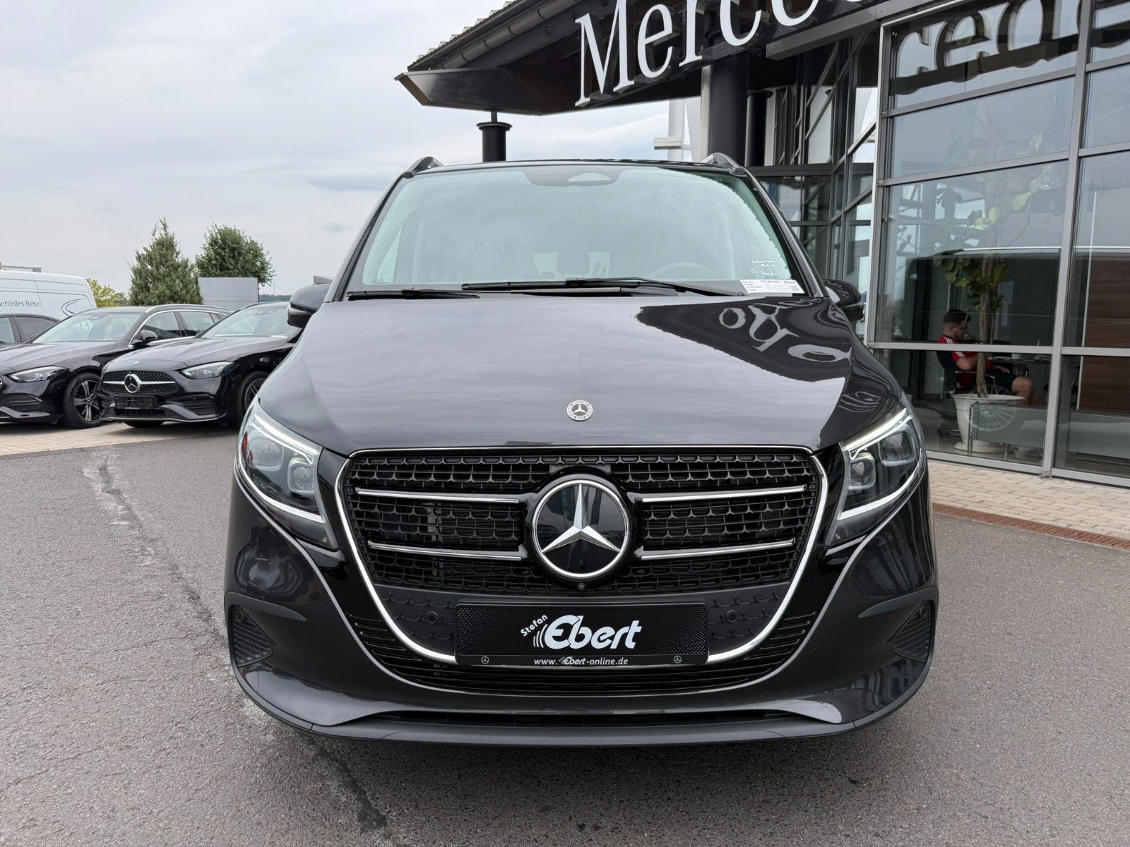 Fahrzeugabbildung Mercedes-Benz V 300 d STYLE 4MATIC AHK2,5t DISTRONIC MULTIBEAM