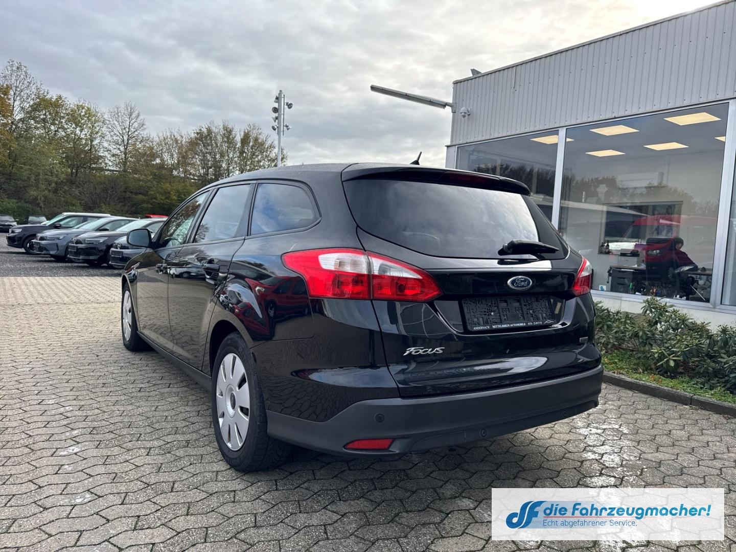Ford Focus 2012 — interior