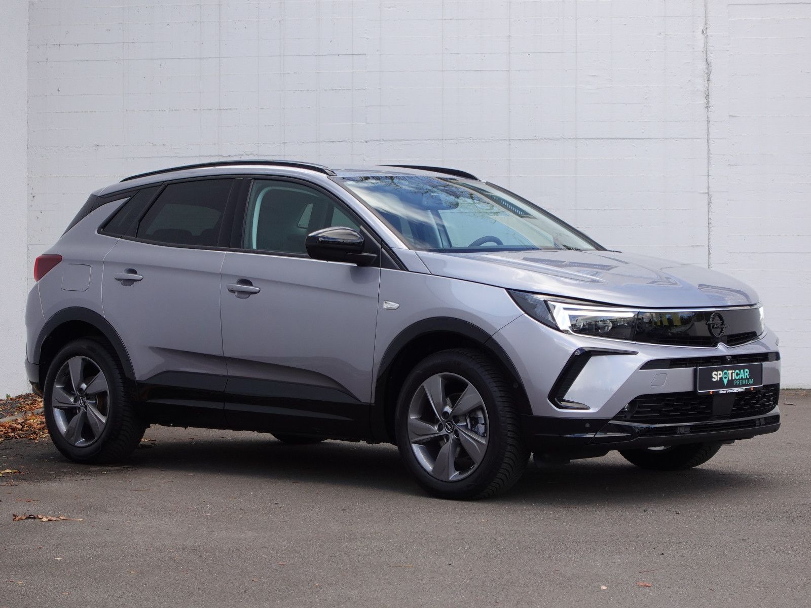Fahrzeugabbildung Opel Grandland 1.2T AUTOMATIK,Navi,MatrixLED,Sitzhzg