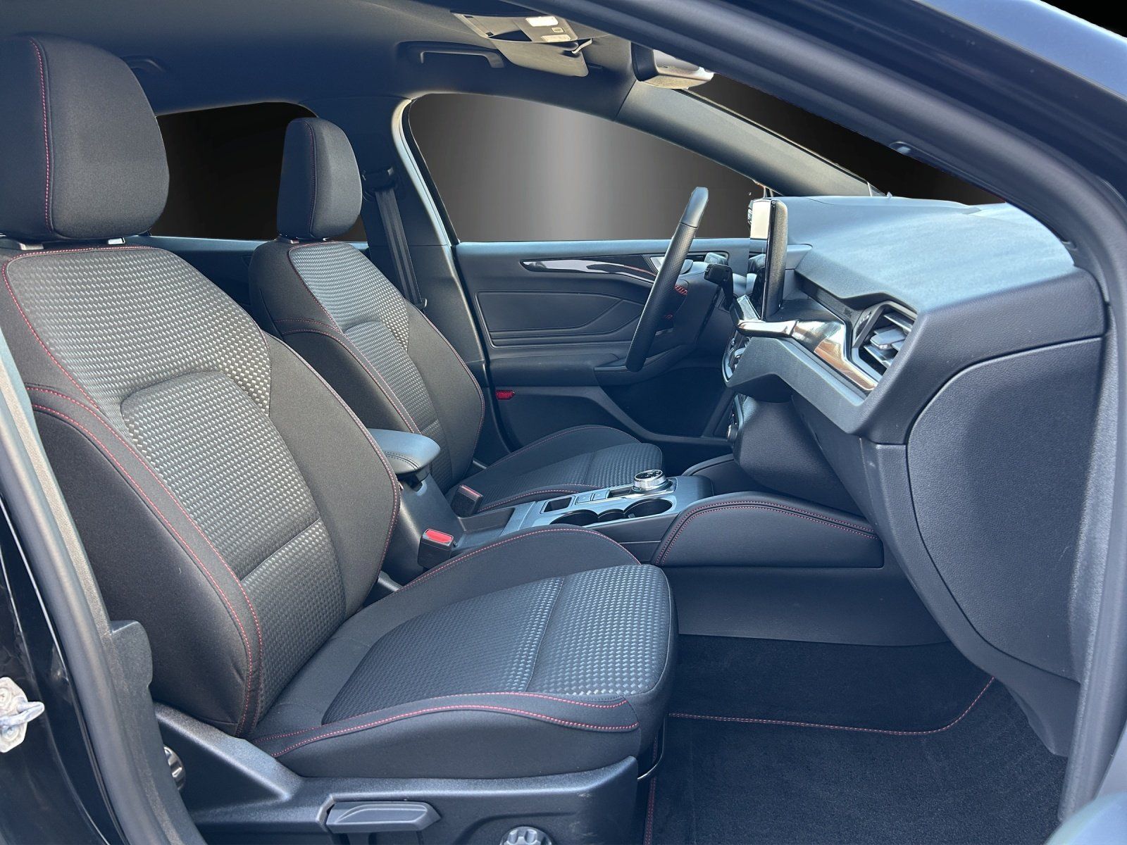 Fahrzeugabbildung Ford Focus 1.5 EcoBlue ST-Line X Aut./LED/ACC/CAM/AHK