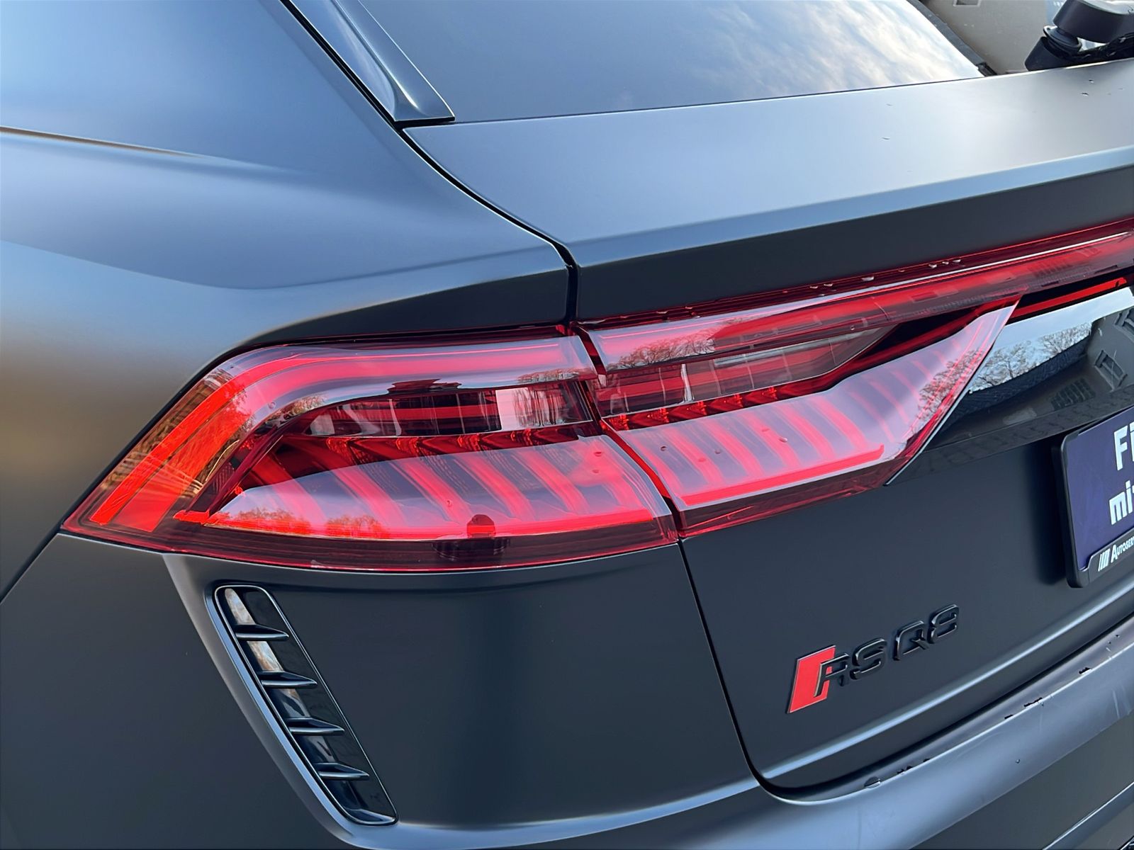 Fahrzeugabbildung Audi RSQ8 4.0 TFSI quattro*Keramik*HUD*23"*Stdhzg**